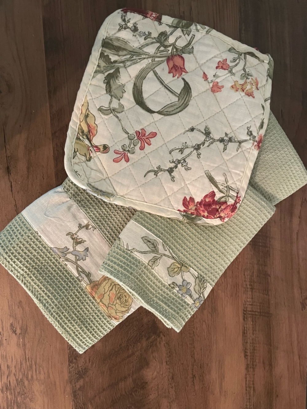 Floral Quilted Pot Holder and Green Waffle Kitchen Towel Set